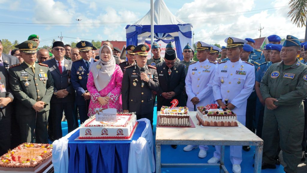Perkokoh sinergi TNI-Polri, Prajurit Lanal Bintan Hadiri Upacara HUT Bhayangkara Ke-79