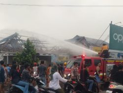 Polsek Kota Agung Identifikasi Kebakaran Rumah Beserta Toko di Jalur Dua Ir. Juanda