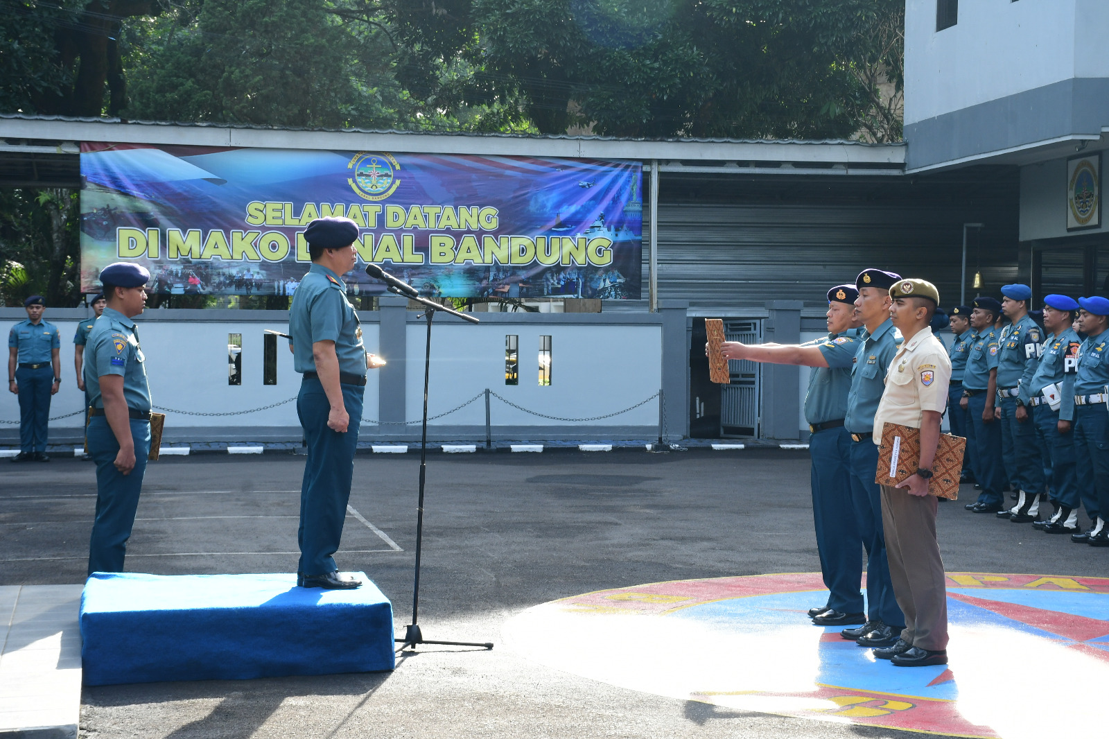 Komandan Lanal Bandung Pimpin Upacara Bendera 17-an