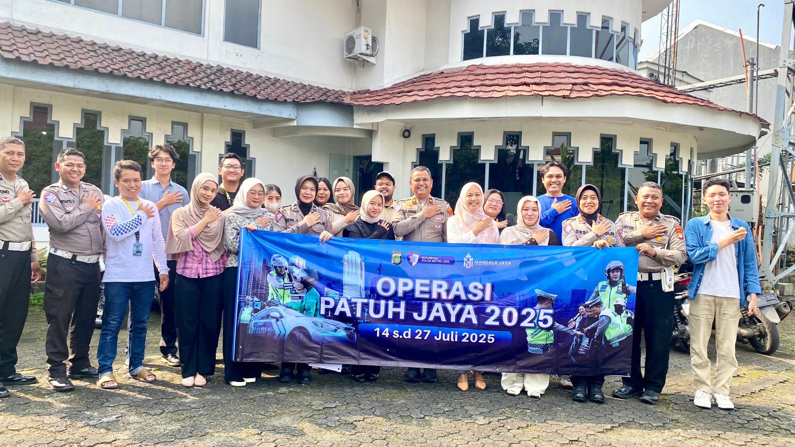 Sosialisasi Ops Patuh Jaya 2025, Satlantas Polres Metro Tangerang Kota Sapa Warga Lewat Siaran Radio