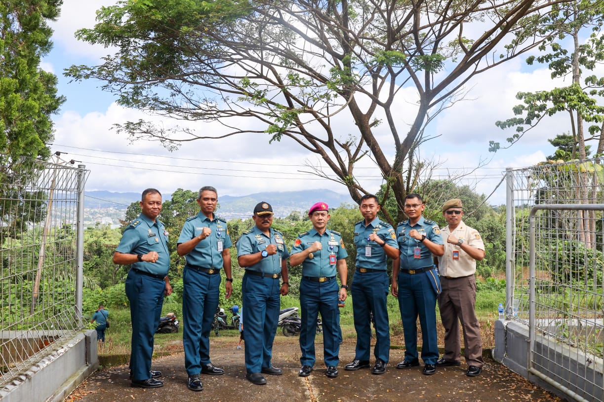 Danlantamal IX Didampingi Pejabat Utama Terima Audiensi Tim Safari Komlek Mabesal di Mako Lantamal IX Ambon