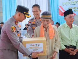 Polres Tanggamus Gelar Kesehatan Gratis dan Pembagian Bahan Pokok di Pulau Panggung