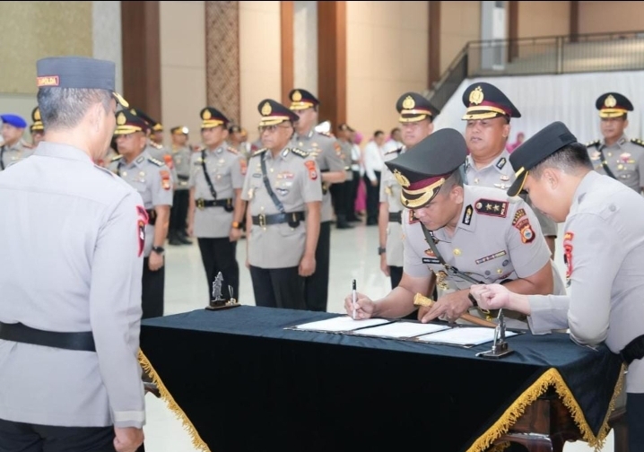 Serah Terima Jabatan Pejabat Utama Serta Para Kapolres Di Jajaran Polda Sulsel