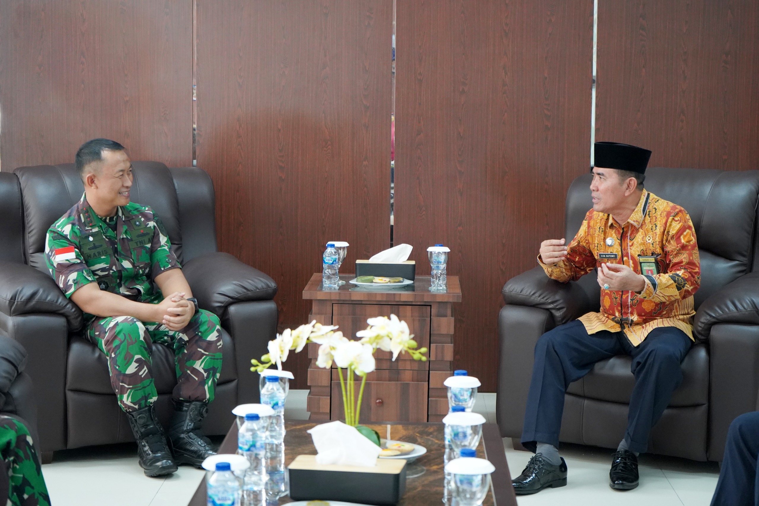 Danlanal Dumai Sambut Kunjungan Silaturahmi Ketua Pengadilan Tinggi Agama Pekanbaru di Mako Lanal Dumai