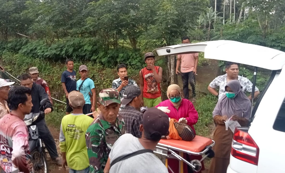 Polsek Talang Padang Olah TKP Temuan Mayat Petani di Gubuk Kawasan Register 28 Gisting Permai