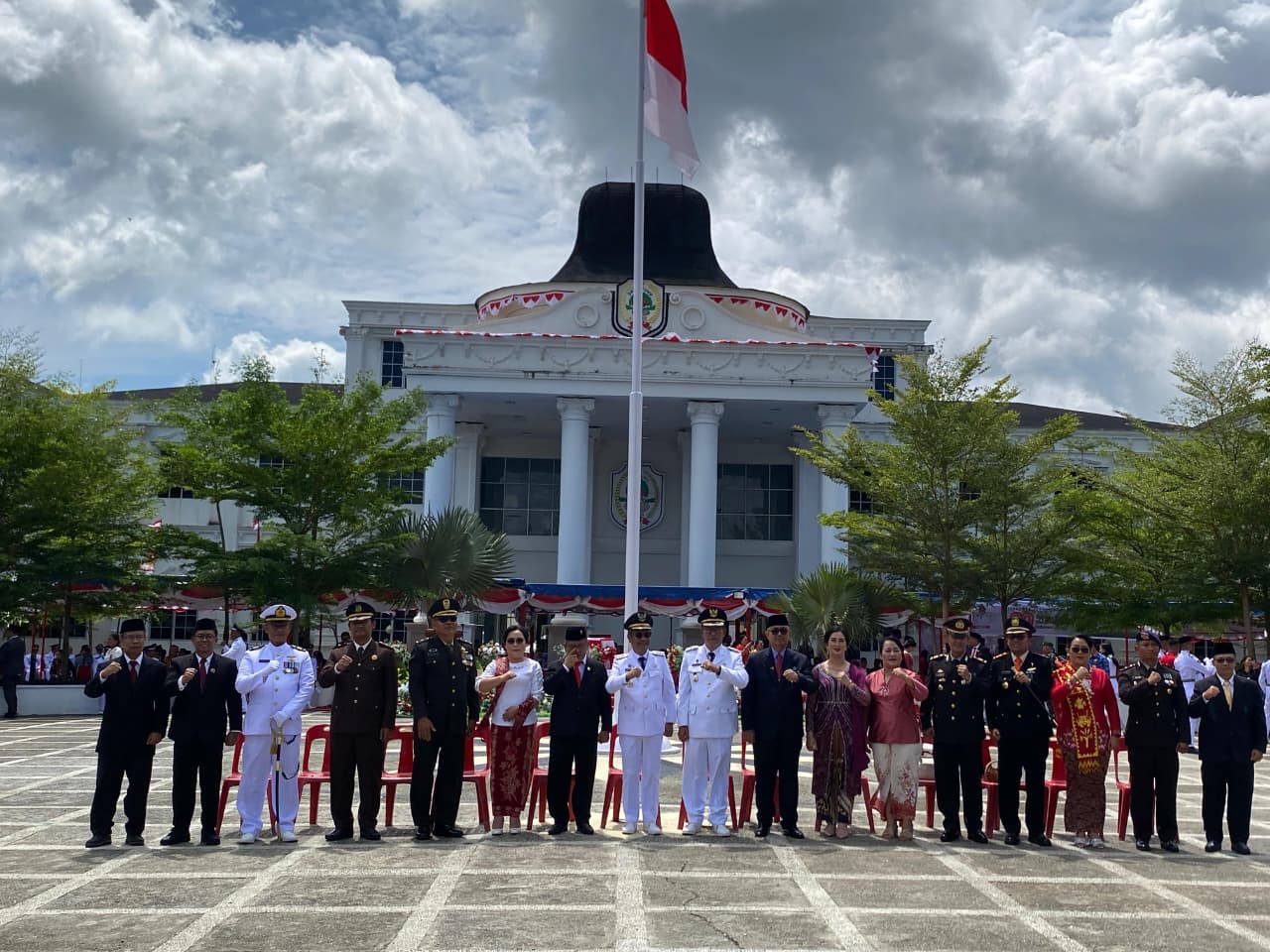 Komandan dan Prajurit Lanal Nias Ikuti Upacara Pengibaran Bendera Merah Putih Peringatan HUT Ke-80 Kemerdekaan Republik Indonesia di Jajaran Pulau Nias Tahun 2025