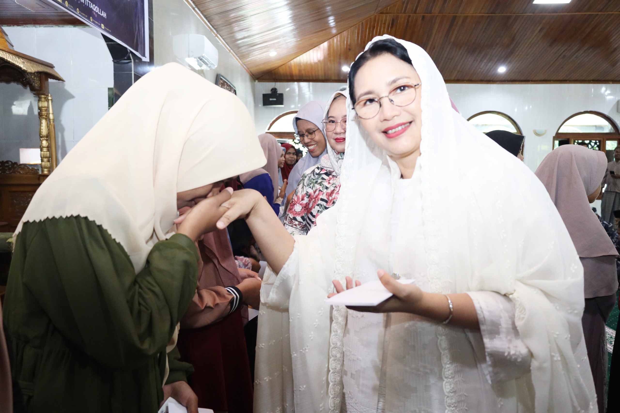 Jelang HUT Ke-80 TNI Angkatan Laut, Dankodaeral IX Ambon Gelar Doa Bersama dan Berbagi Untuk Anak Yatim Piatu