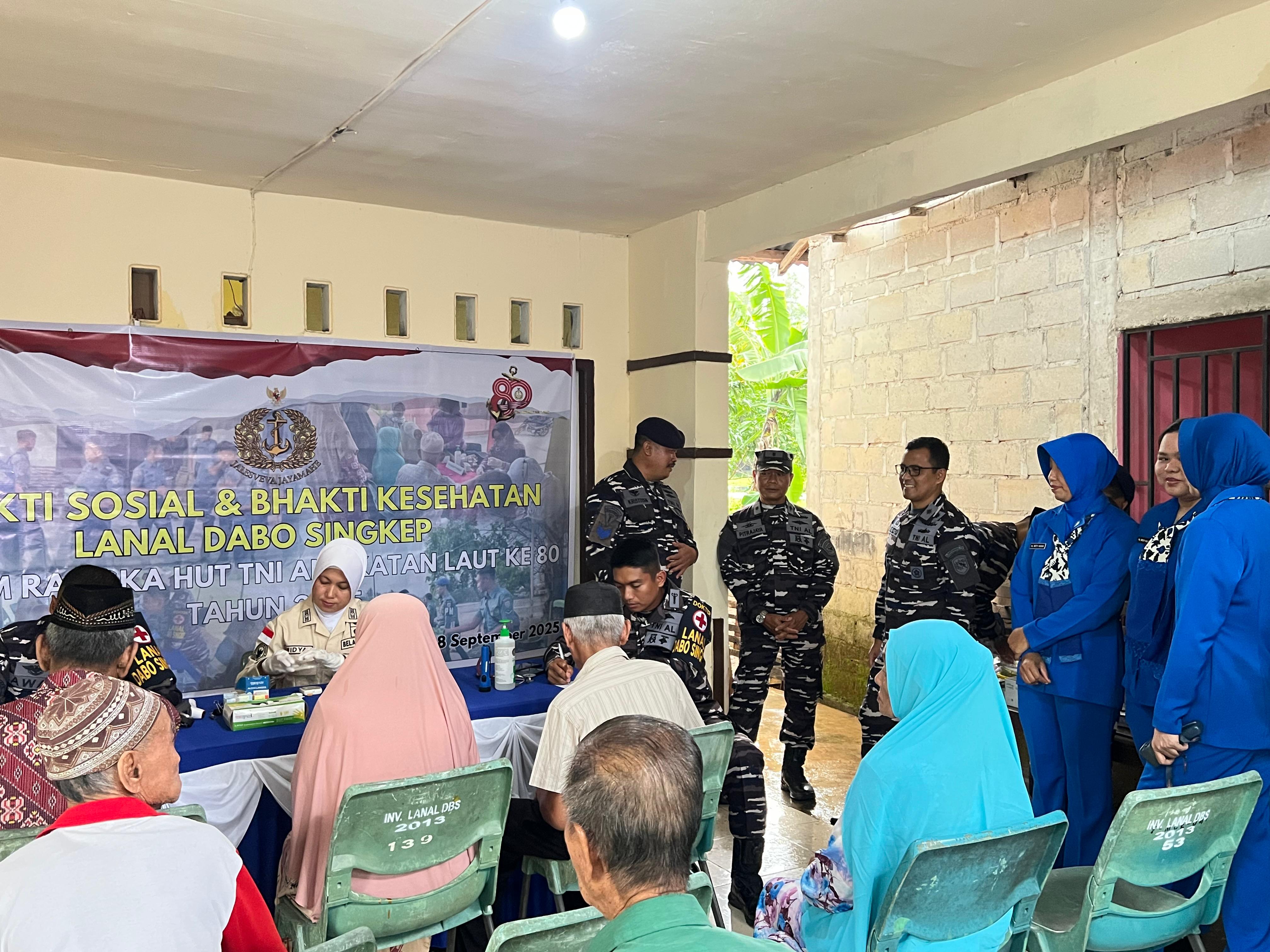 Jelang HUT Ke-80 TNI AL, Lanal Dabo Singkep Laksanakan Bakti Sosial dan Bakti Kesehatan