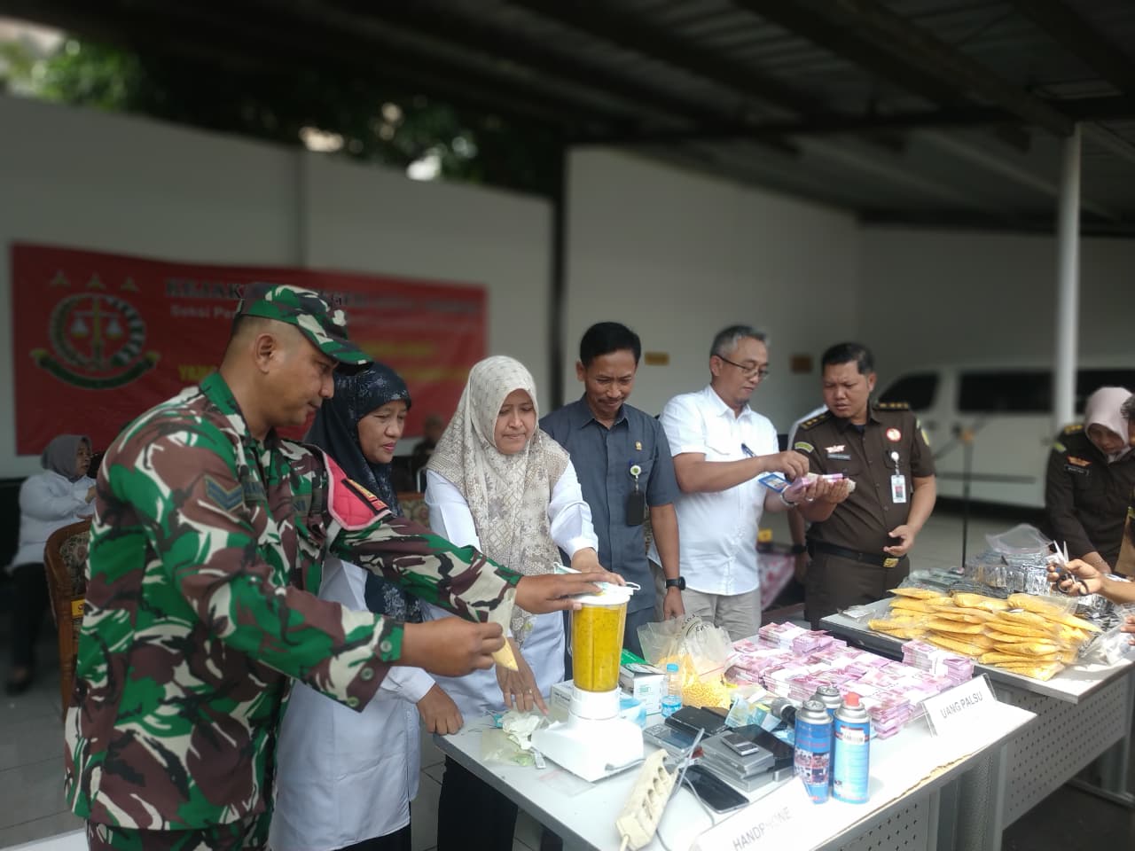 Babinsa Sukapura Hadiri Pemusnahan Barang Bukti di Kejari Kota Cirebon