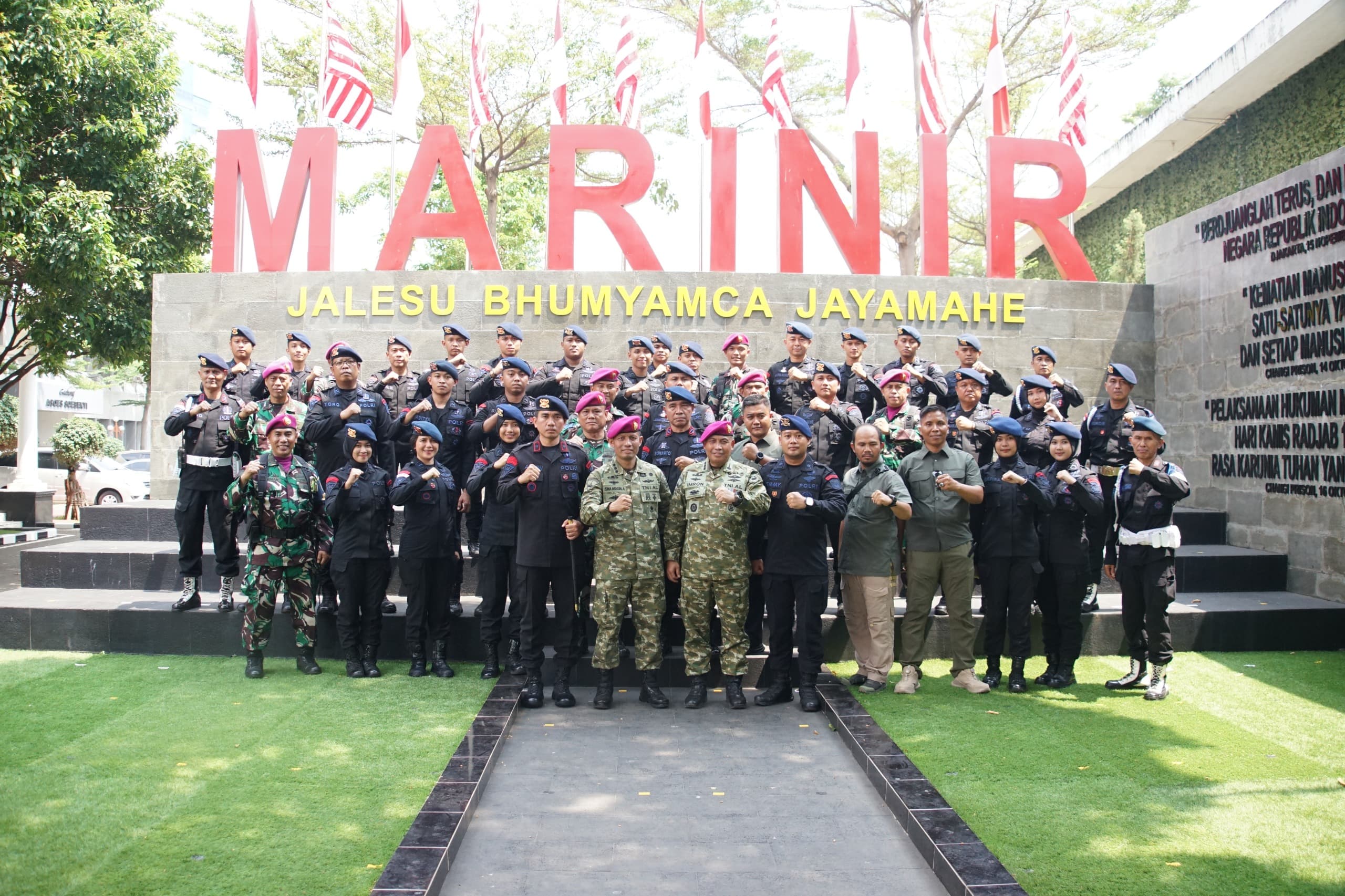 Perkuat Sinergi TNI-Polri, Brimob Polda Metro Jaya Sampaikan Ucapan Dirgahayu TNI Ke- 80 Ke Korps Marinir