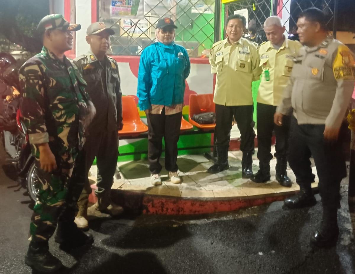 Kolaborasi Kodim 0505/JT Gelar Patroli Siskamling Bersama Komduk Di Duren Sawit