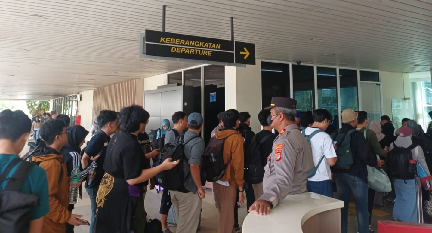 Polres Pelabuhan Tanjung Priok Beri Rasa Aman Ke Wisatawan Di Dermaga Muara Angke
