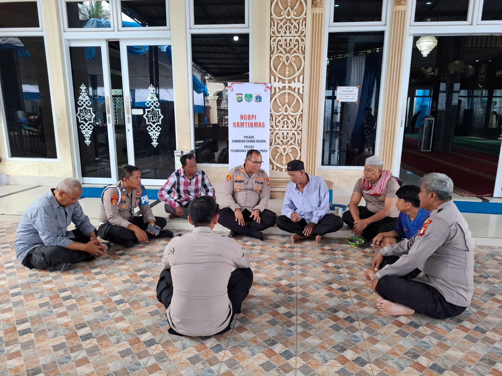 Polsek Sunda Kelapa Gelar Ngopi Kamtibmas Bersama DKM Masjid