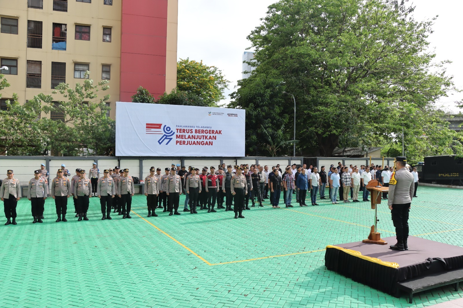 Wakapolres Jakarta Barat Tekankan Pentingnya Sikap Humanis Dalam Memberikan Pelayanan Terbaik
