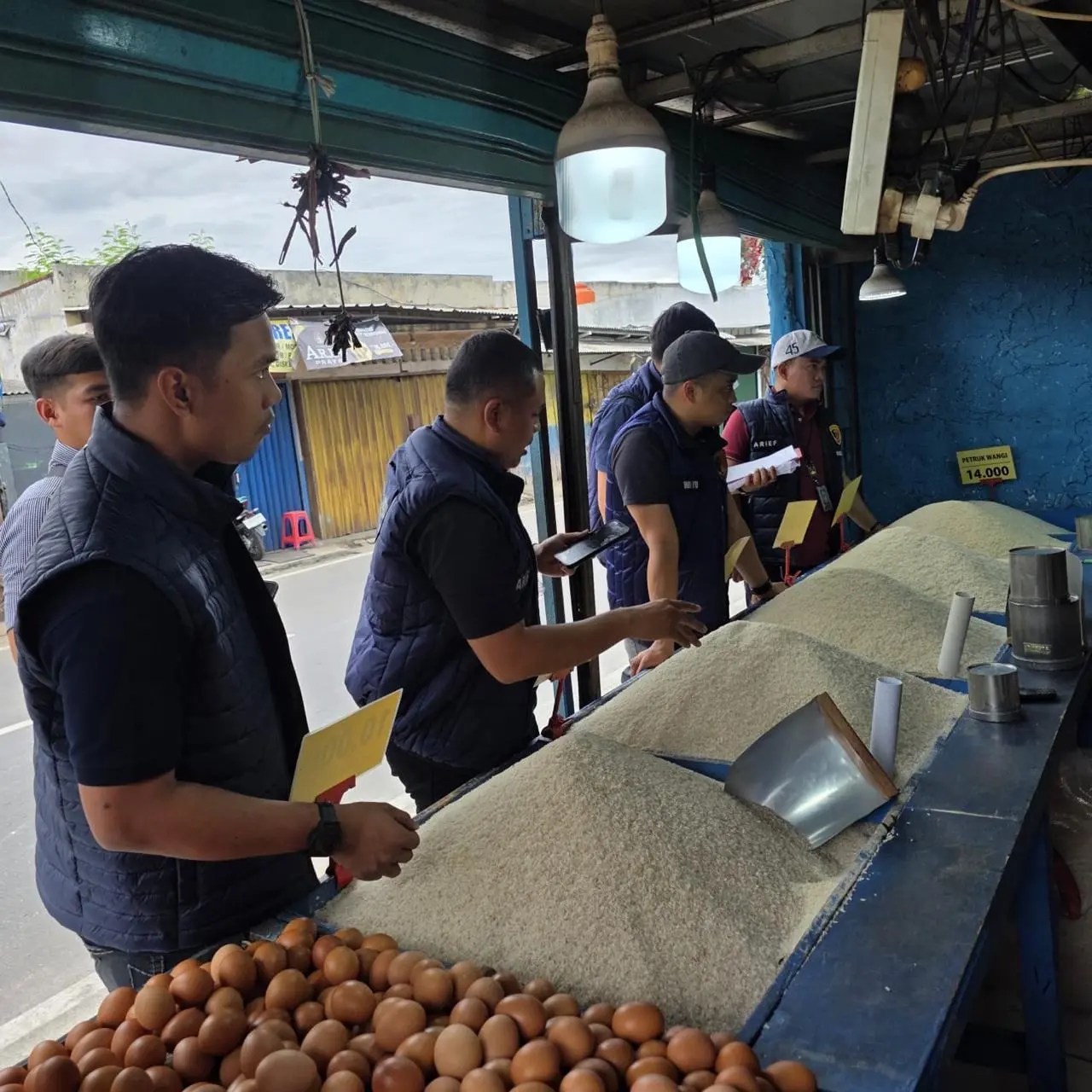 Polda Metro Jaya Kawal Harga Beras Untuk Rakyat, Ditemukan Satu Pedagang Masih Bandel