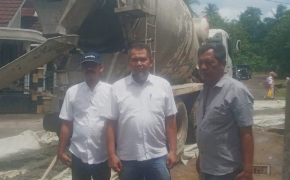 Pembangunan Proyek Jalan Rabat Beton di Desa Banjarsari