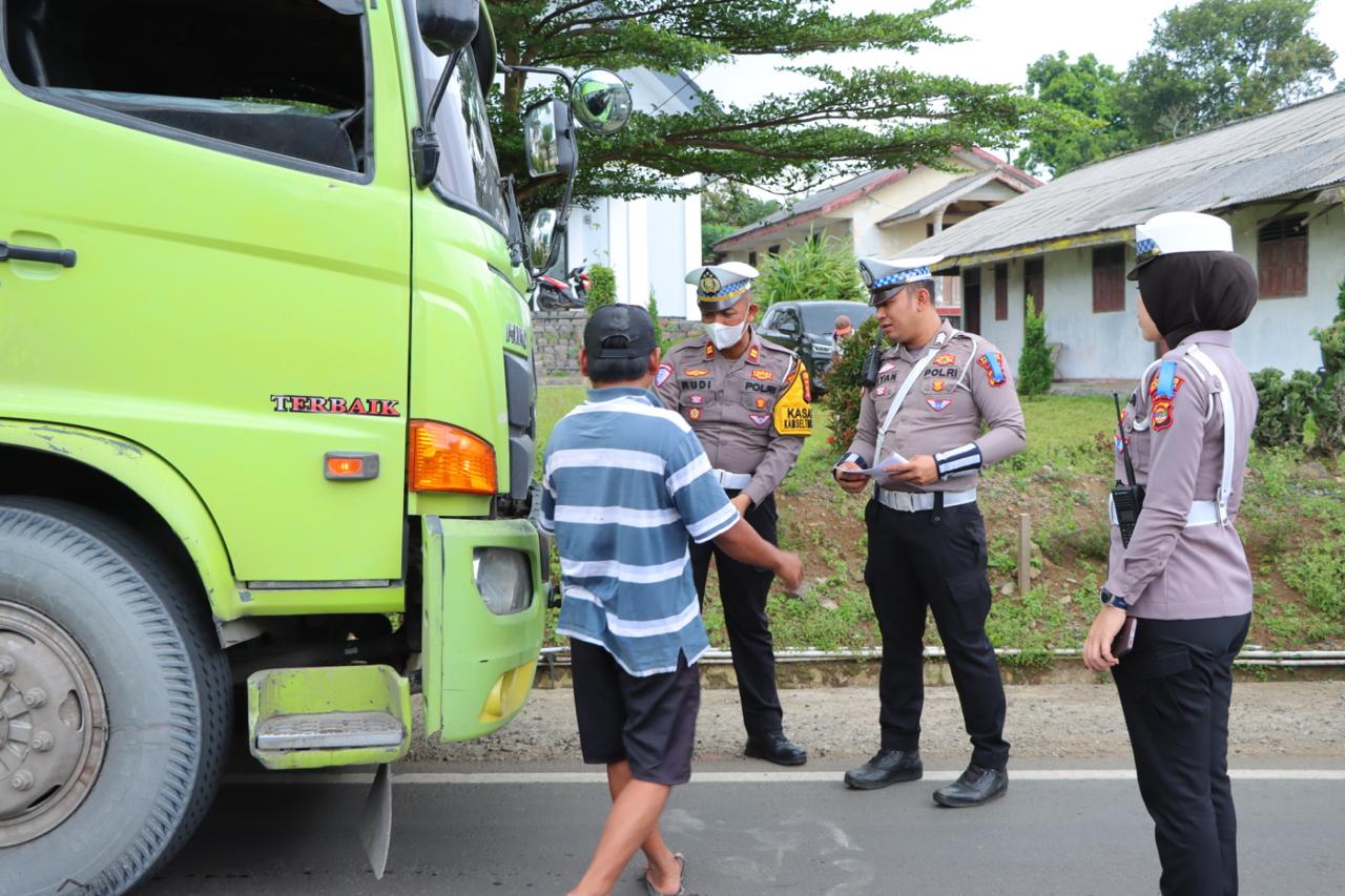 Sat Lantas Polres Tanggamus Gelar Penegakan Disiplin Lalu Lintas dalam Ops Zebra 2025 di Gisting