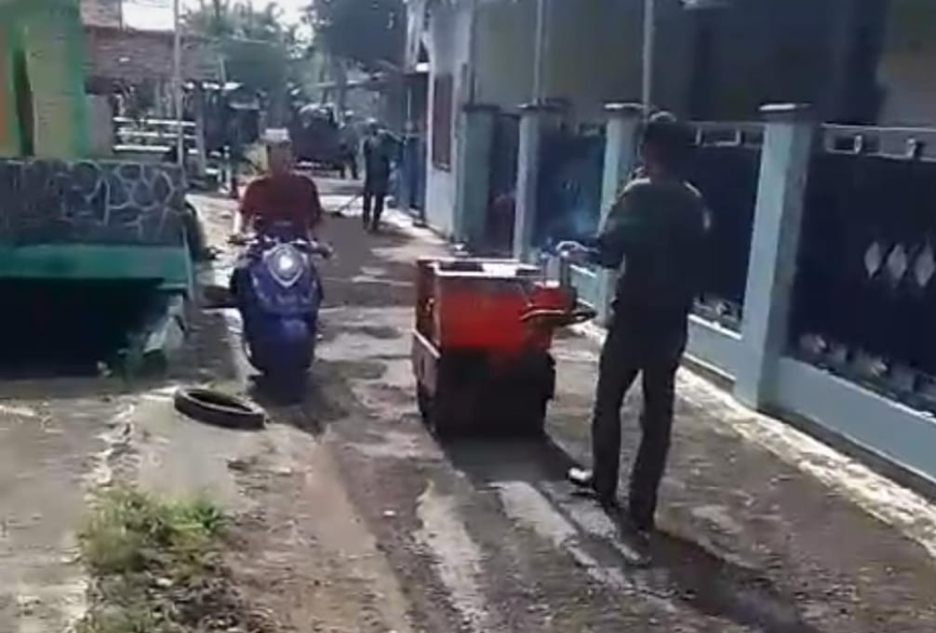 Proyek Pengaspalan Siluman Berjalan DiDesa Kubangdeleg
