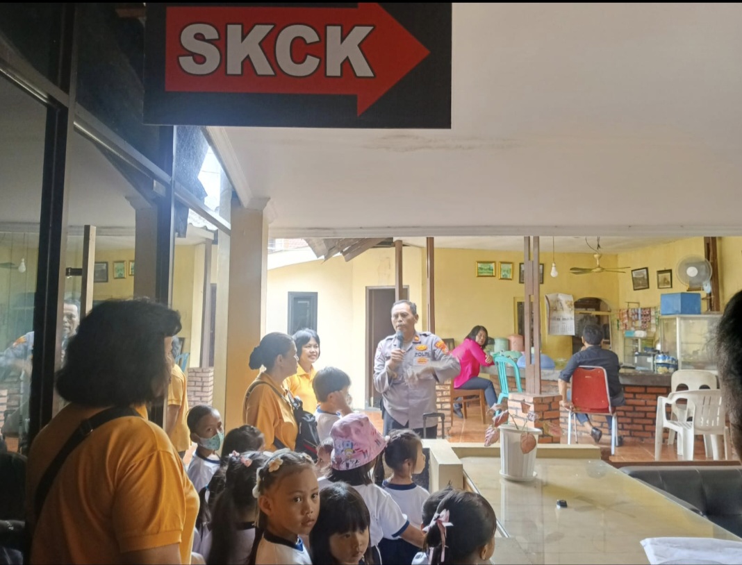 Polsek Kembangan Tanamkan Cinta Tertib Dan Aman Sejak Dini Lewat Program Polisi Sahabat Anak