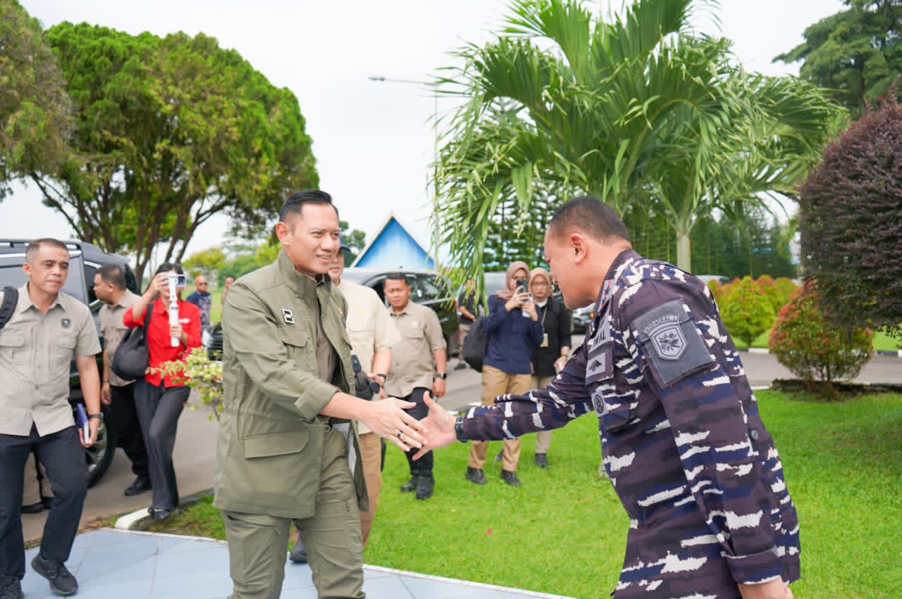 Dankodaeral I Sambut Kedatangan Menko dan Pangkogawilhan I Dalam Rangka Penanggulangan Bencana di Sumatera Utara