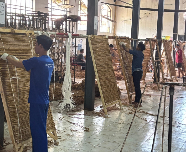 LAPAS CIREBON JADI UJUNG TOMBAK EKSPOR COIR NET KE KOREA SELATAN DALAM ROADMAP HILIRISASI KELAPA