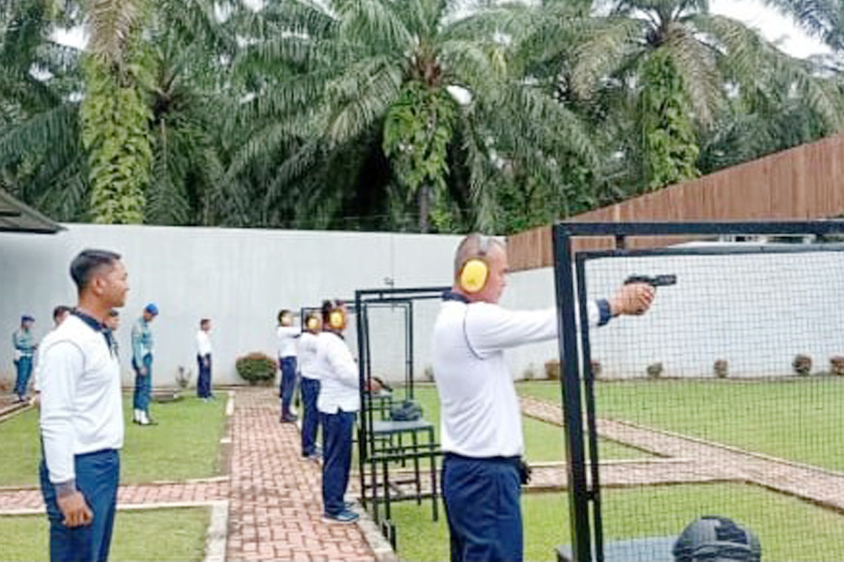 Tingkatkan Naluri Tempur Prajurit, Lanal Bengkulu Laksanakan Latihan Menembak