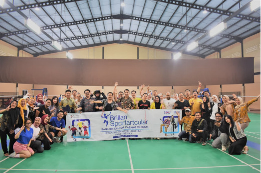 Semangat Bulutangkis Insan BRILian Meriahkan HUT BRI ke-130