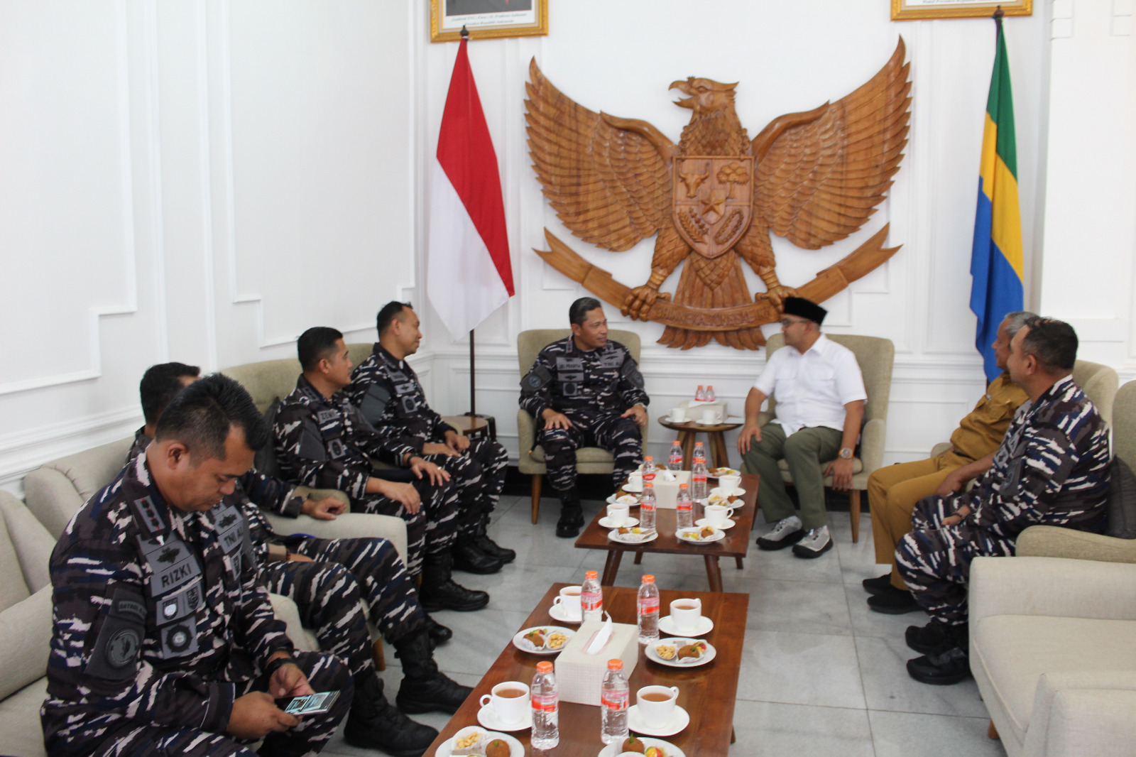 Komandan Lanal Bandung Dampingi Dankodaeral III Laksanakan Kunjungan Kerja Ke Pangdam III/Siliwangi dan Walikota Bandung