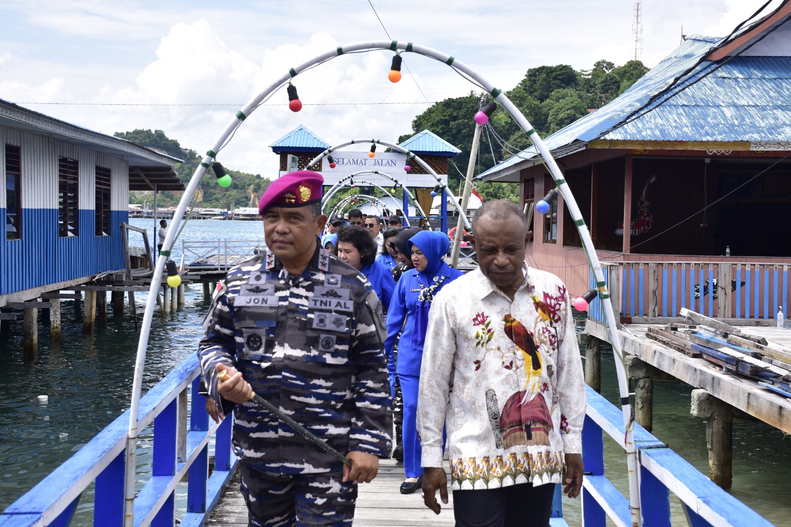 Semangat Natal 2025, Dankodaeral X Jalin Silaturahmi dan Pererat Kebersamaan di Kampung Bahari Nusantara Kayu Pulo