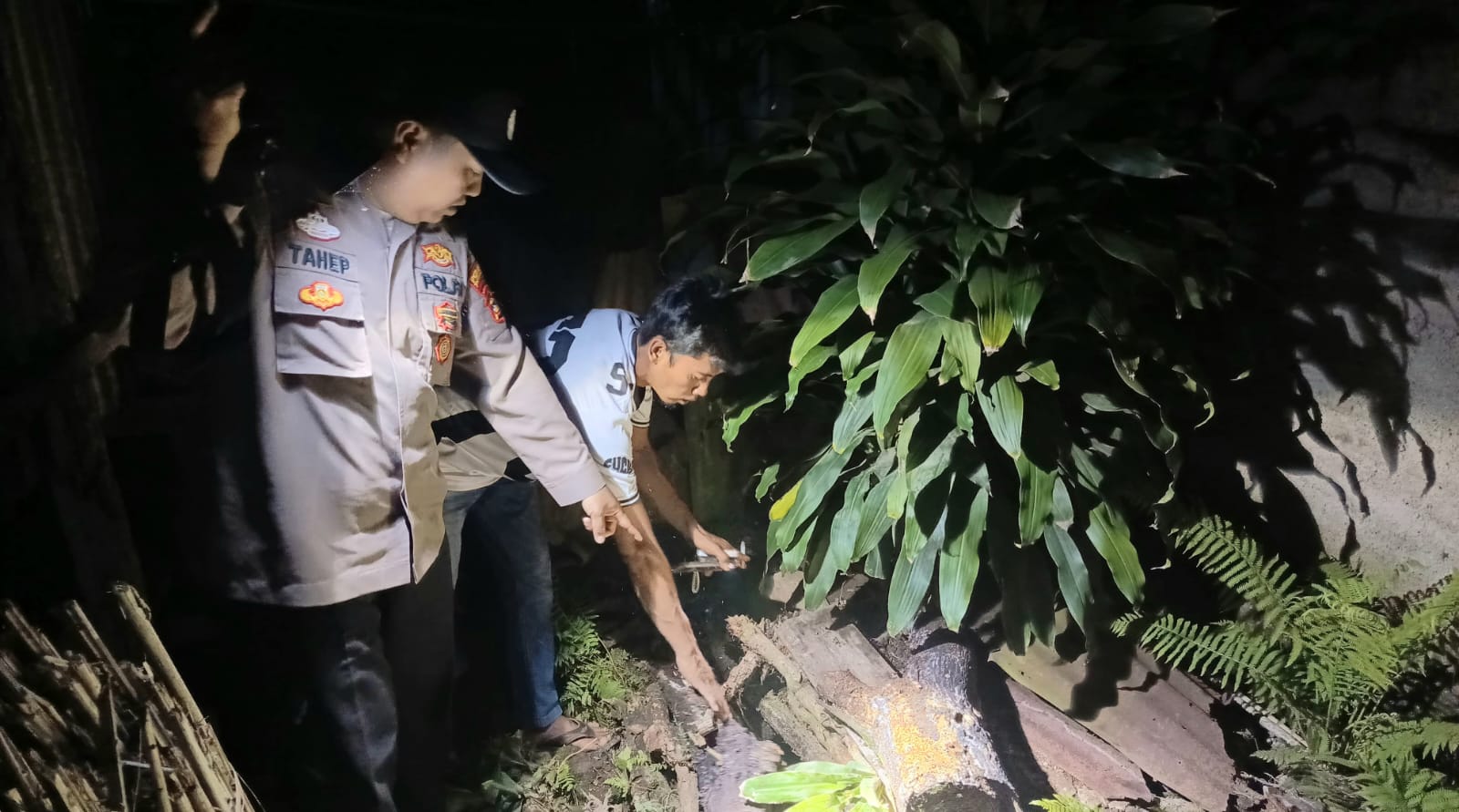 Polsek Sumberejo Identifikasi Penemuan Bayi Perempuan di Lubang Bekas Septiteng di Wonoharjo