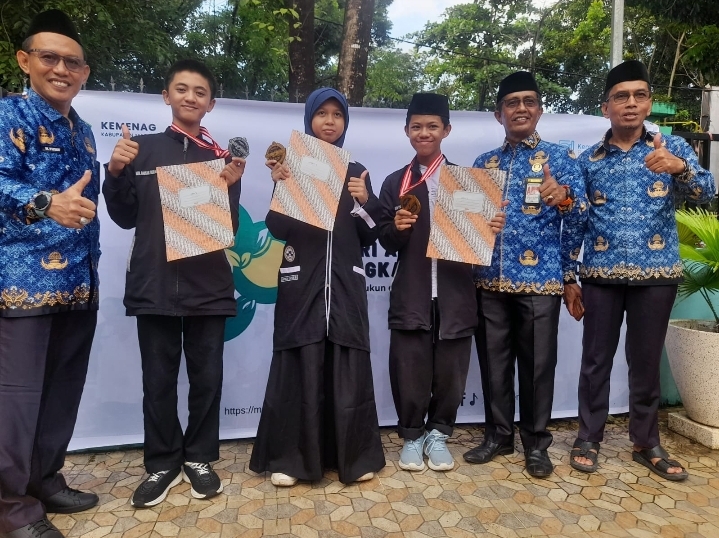 Muhammad Puang Mappaccing Santri Ponpes AN-Nur, Meraih Medali Emas Di Olimpiade Sains Bahasa Inggris