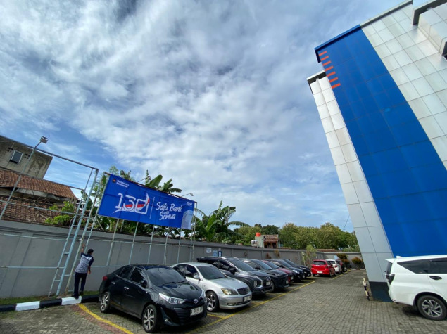 Spanduk HUT BRI ke-130 Terpasang, BRI KC Cilegon Tegaskan Sejarah Panjang dan Keunggulan Layanan