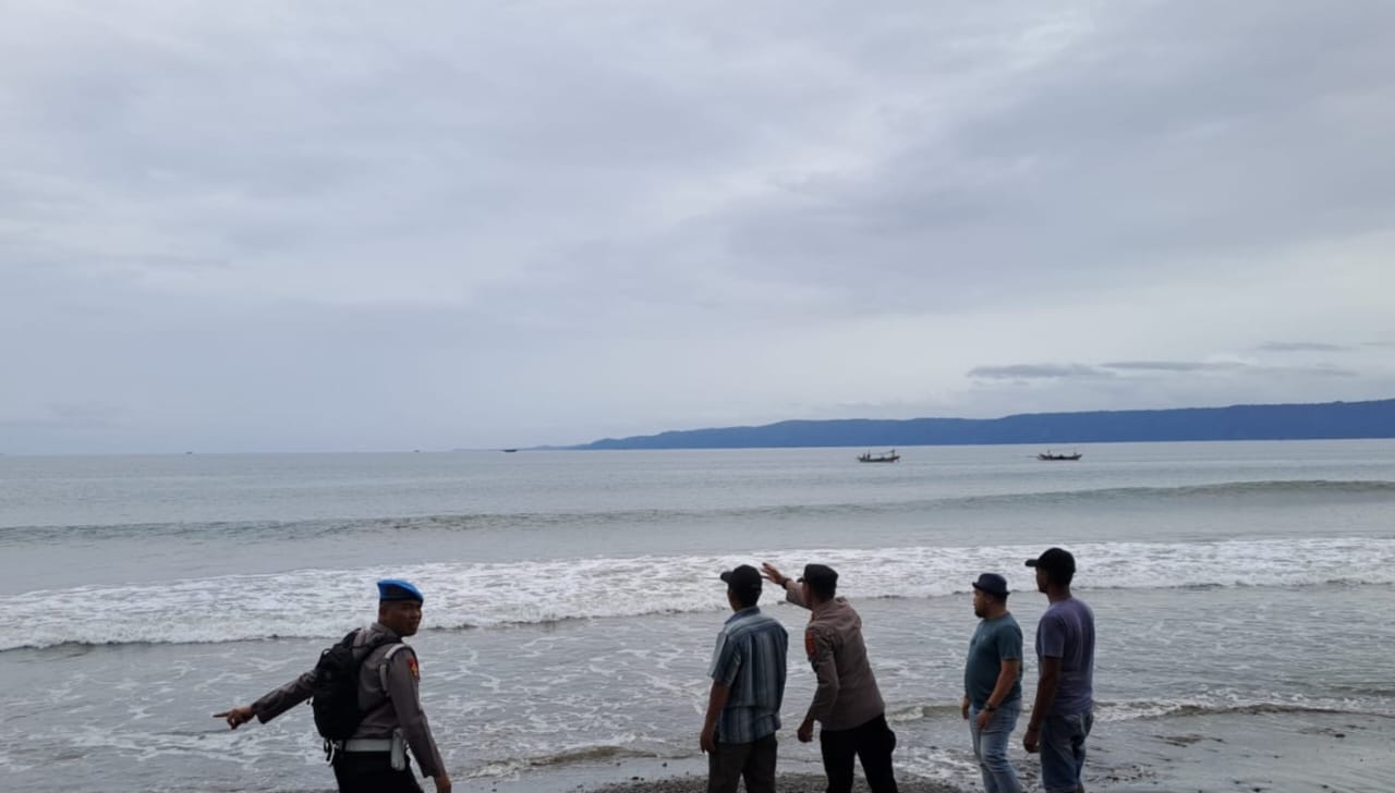 Polsek Kotaagung Olah TKP Peristiwa Dua Korban Tenggelam di Pantai Cukuh Batu