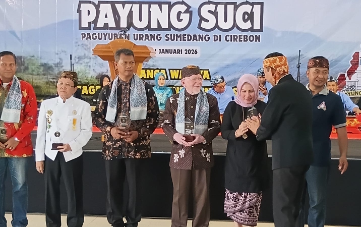 Laskar Saka Tunggal Hadiri Acara Payung Suci Dan Kawal Sultan Kasepuhan