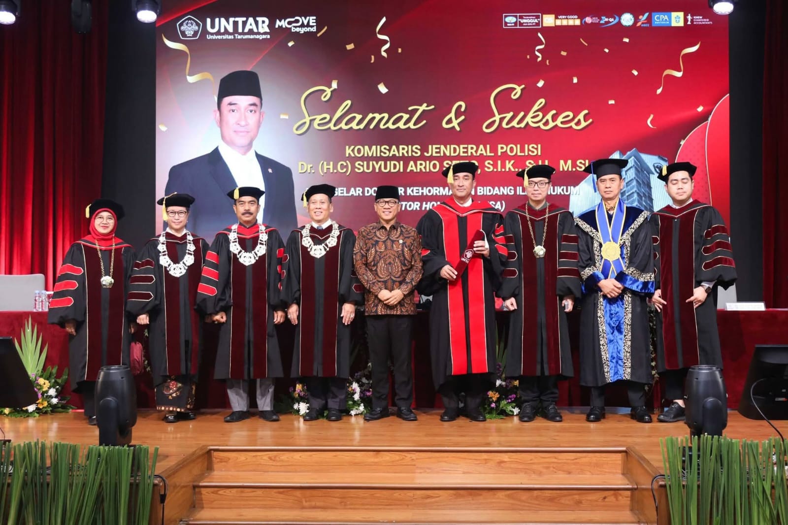 DEDIKASIKAN DIRI DALAM PENGABDIAN DAN PENEGAKAN HUKUM, KEPALA BNN RI RESMI MENYANDANG GELAR DOKTOR KEHORMATAN