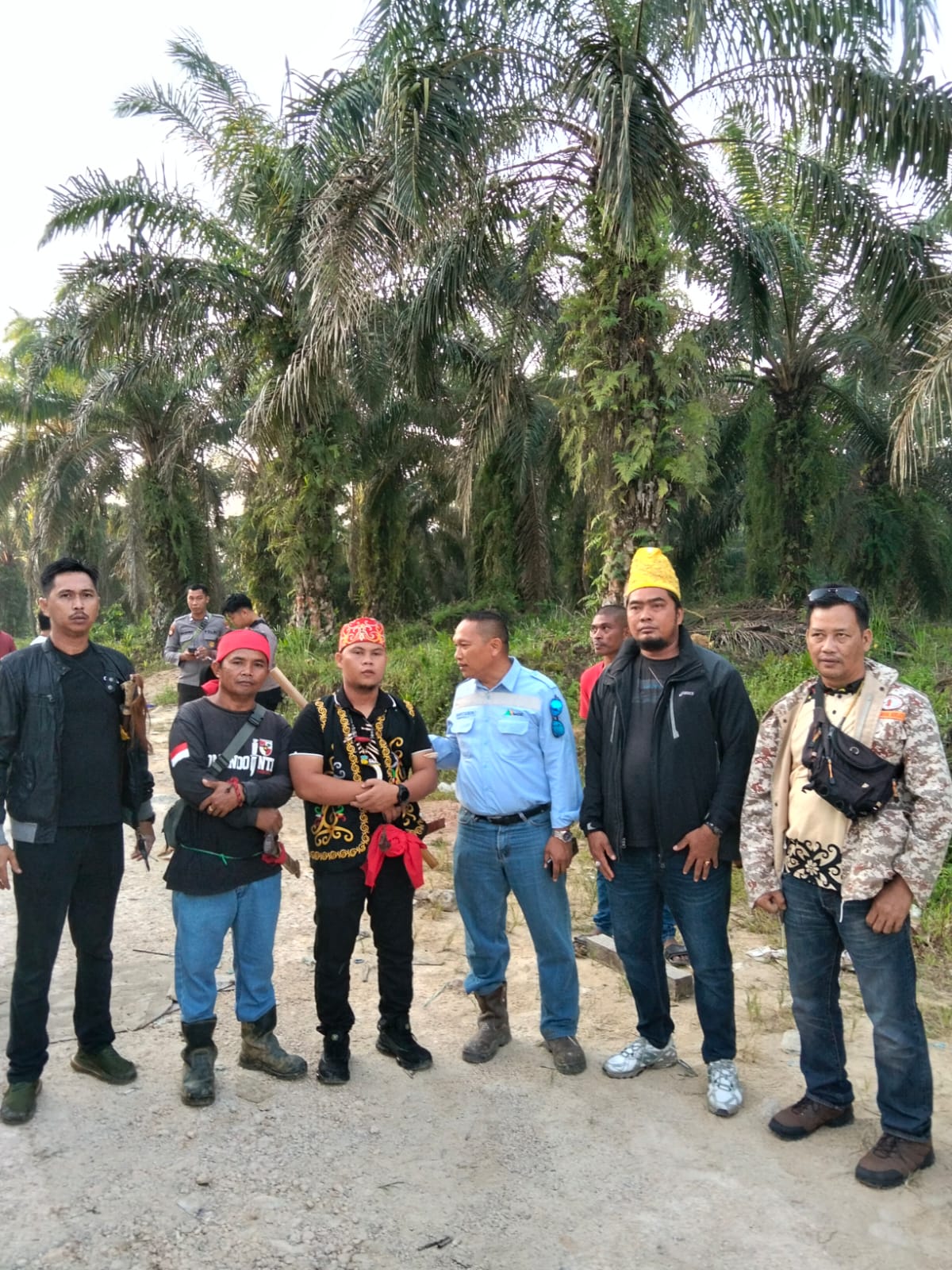 Masyarakat Desa Bumi Etam Tuntut Prioritas Tenaga Kerja Lokal di PT Ganda Alam Makmur (GAM)