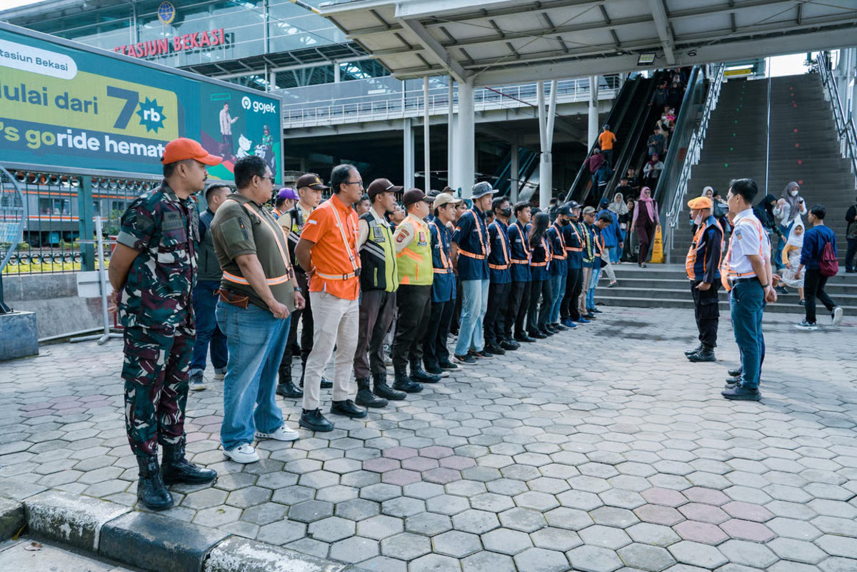KAI Daop 1 Jakarta dan Komunitas Sadulur Spoor Ajak Warga Bekasi Berbudaya Disiplin di Perlintasan Sebidang