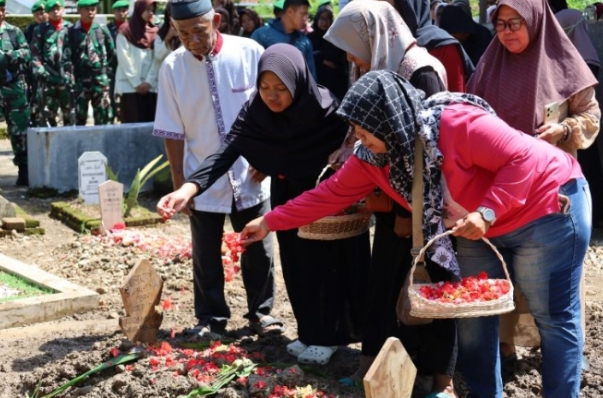 PERSEMAYAMAN DAN PEMAKAMANJENAZAH ALM. KOPKA JERRY SUPRIATNA SECARA MILITER