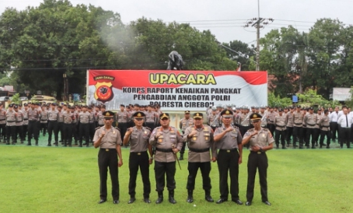 Polresta Cirebon menggelar Upacara Korps Raport Kenaikan Pangkat Pengabdian