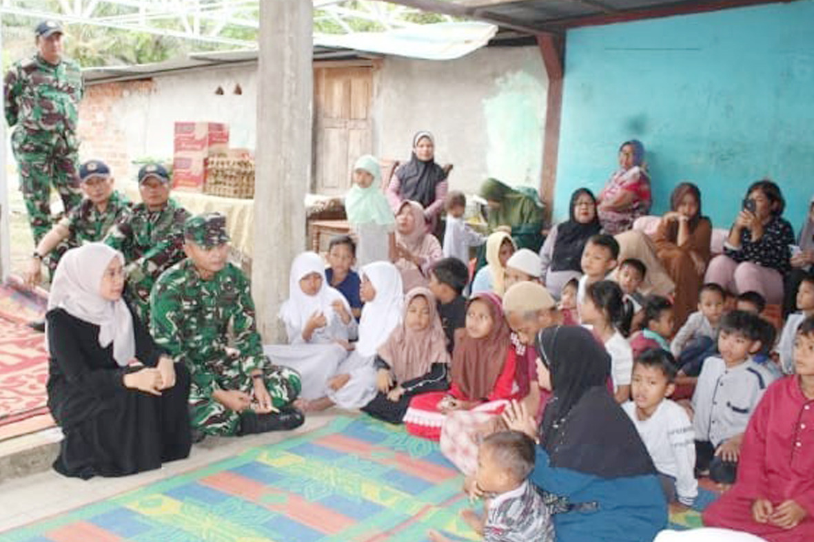 Ramadhan Berkah, Lanal Bengkulu Tebar Kepedulian Dengan Berbagi Sembako Kapada Anak Panti Asuhan
