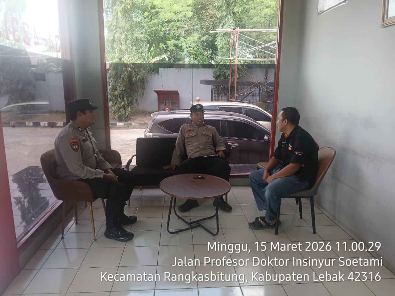 Anggota Polsek Rangkasbitung  Patroli Dialogis Dan Temui Pengawas SPBU Ciawi Sampaikan Pesan Kamtibmas di Bulan Ramadhan