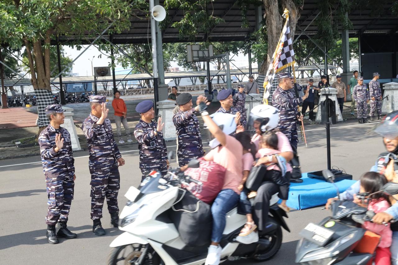 Jelang Hari Raya Idul Fitri, Mudik Gratis Bersama TNI AL Tiba di Dermaga Surabaya