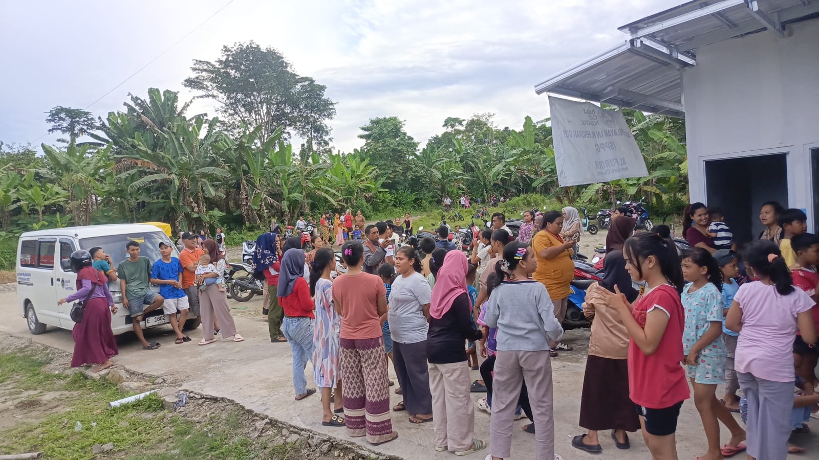 SPPG AL Furqon: Pasir Garu di Demo Warga Dugaan Kualitas Menu MBG  Berbau Busuk