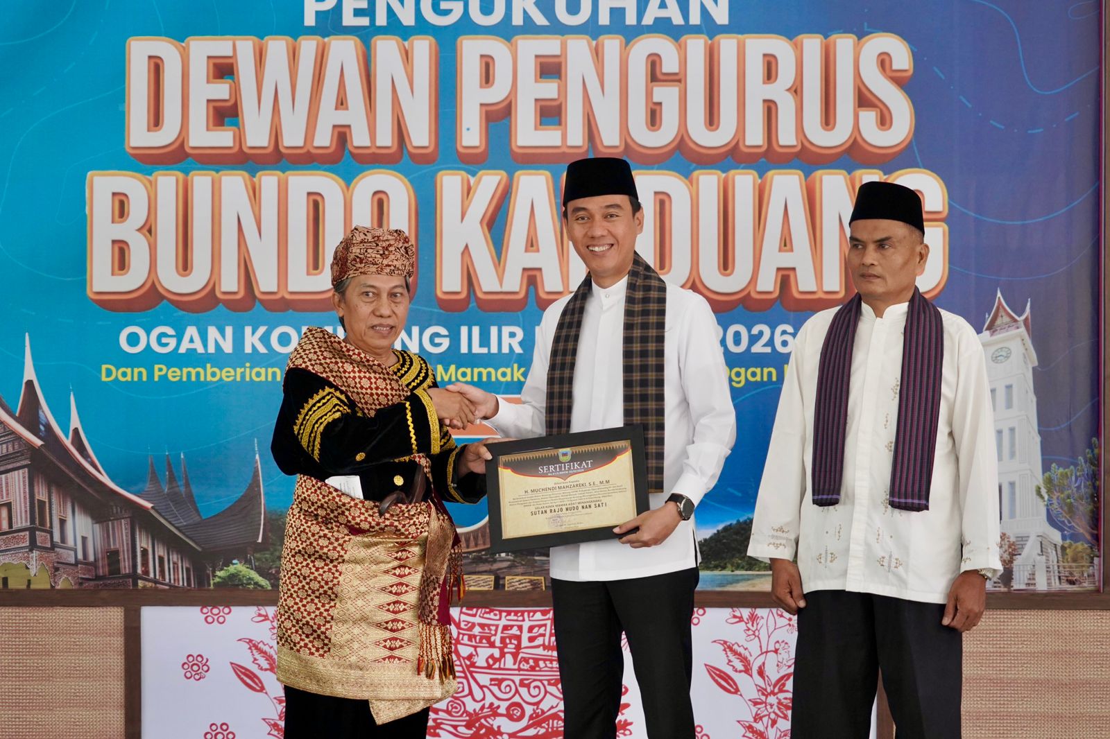 H. Muchendi Sandang Gelar Kehormatan Adat Minang “Sutan Rajo Mudo Nan Sati”