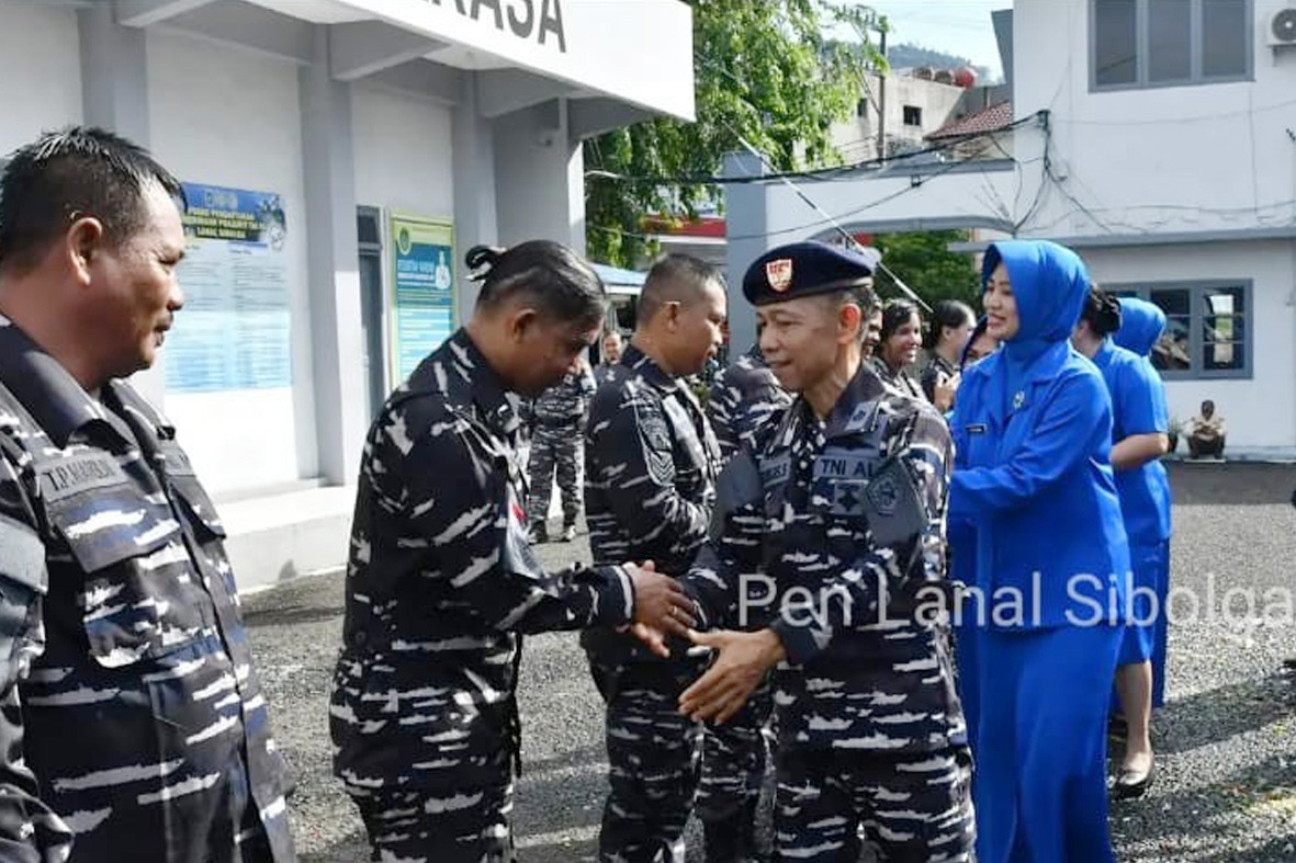 Danlanal Sibolga Kukuhkan Kenaikan Pangkat 18 Personel Lanal Sibolga