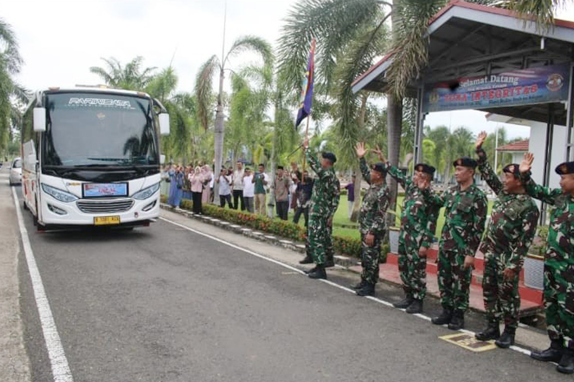 Danlanal Bengkulu Lepas CasisTNI AL Gelombang II 2026 Menuju Padang, Siap Tempuh Seleksi Lanjutan