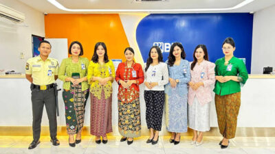 Kompak dan Anggun, Frontliner BRI Branch Office Jatinegara Kenakan Pakaian Nasional di Hari Kartini