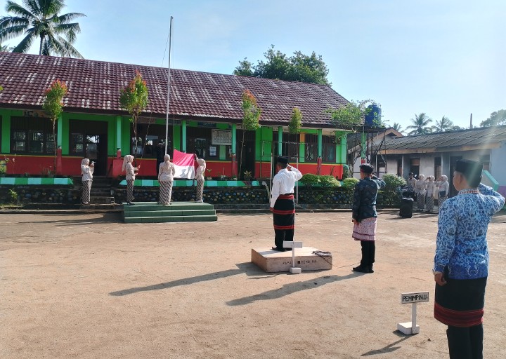 Semangat Kartini Menginspirasi, Upacara di SDN 1 Way Harong Berlangsung Tertib dan Bermakna