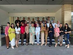 Semarak Hari Kartini, Pekerja BRI Branch Office Gunung Sahari Kenakan Pakaian Nasional Beraneka Warna