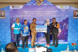 PLN Alirkan Listrik 24 Jam ke Dusun Terpencil di Cengal, OKI